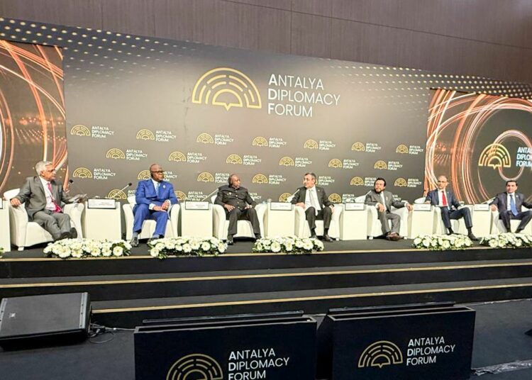 Vicepresidente Ulloa llama a fortalecer la integración regional como respuesta a los desafíos globales