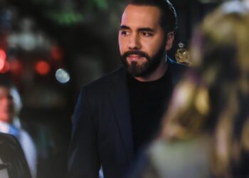 Presidente Bukele acompaña homenaje póstumo a destacado empresario salvadoreño