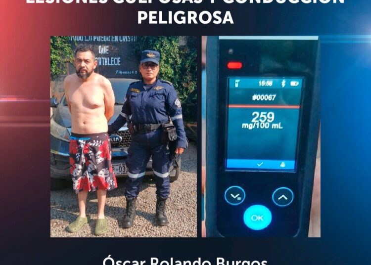 Conductor ebrio atropella a mujer y es capturado tras intentar huir en Santa Ana