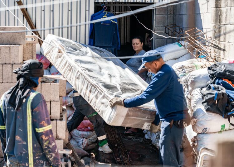 Jornada de limpieza elimina desechos voluminosos y mejora la salubridad en comunidad de San Salvador