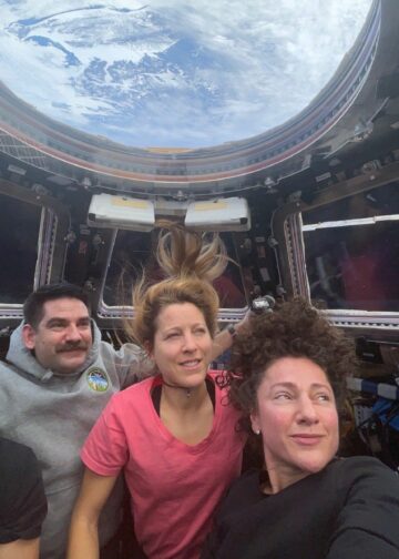 Tripulación de ARTEMIS II completa misión y vuelve a la tierra