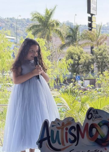 Caravana por el autismo deja huella de solidaridad en San Salvador