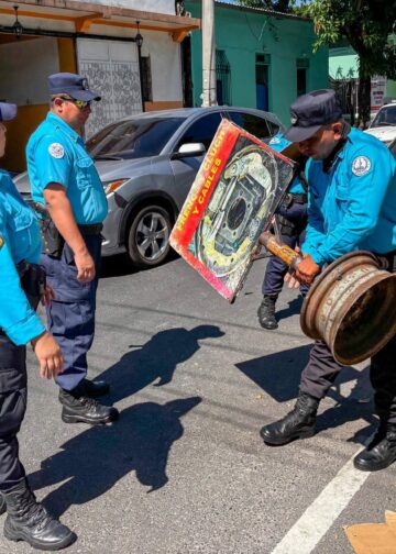 Operativo en San Salvador busca garantizar el paso libre en vías y aceras