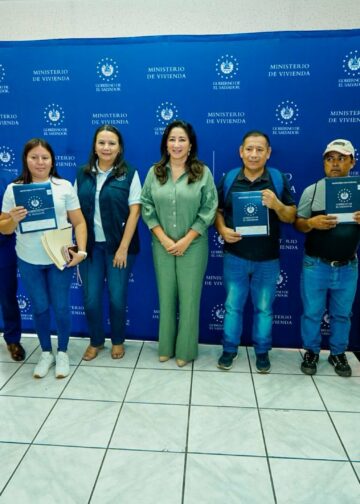 Avanza la regularización de lotes y miles de familias acceden a seguridad jurídica en El Salvador