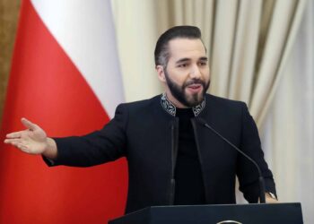 Nayib Bukele expone a Colombia por permitirles «parrandas» en cárceles