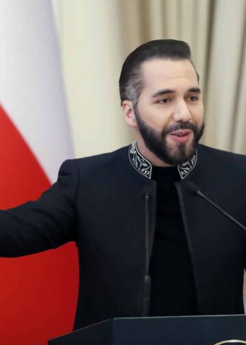 Nayib Bukele expone a Colombia por permitirles «parrandas» en cárceles