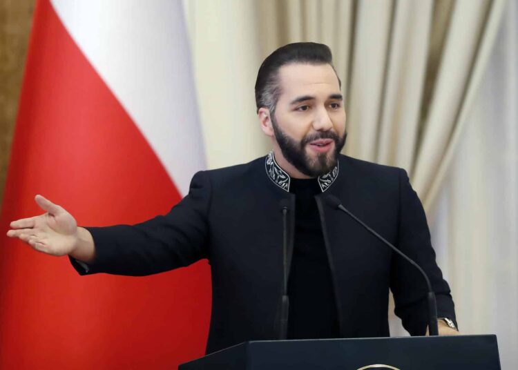 Nayib Bukele expone a Colombia por permitirles «parrandas» en cárceles