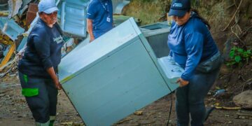 Alcaldía de San Salvador Centro interviene colonia Miraflores para retirar desechos voluminosos