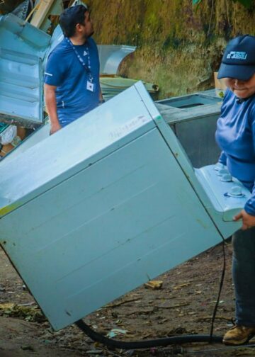 Alcaldía de San Salvador Centro interviene colonia Miraflores para retirar desechos voluminosos