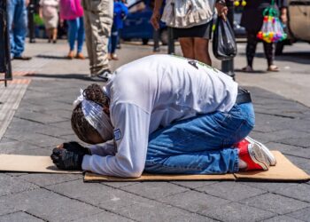 Fe que conmueve: penitentes llegan al Calvario para cumplir promesas en Jueves Santo