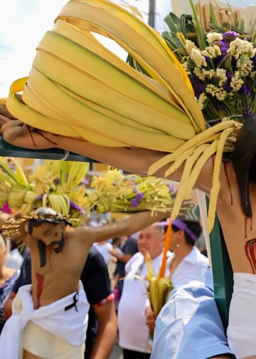 Izalco vive con fervor la tradicional procesión de los Cristos