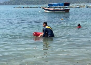 Guardavidas de la Marina Nacional rescatan a hombre ebrio en riesgo de ahogarse en el Lago de Ilopango