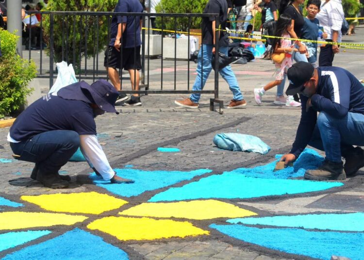 Mega alfombra del Centro Histórico entra en su fase final