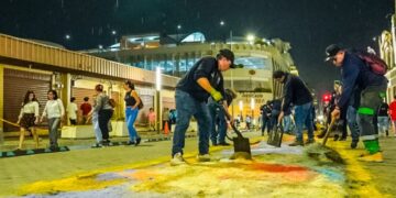Equipos municipales limpian el Centro Histórico tras multitudinaria procesión del Santo Entierro