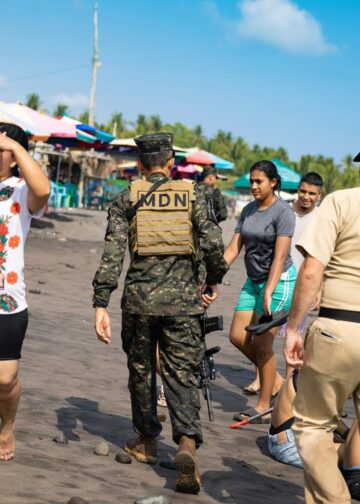 Turistas disfrutan con seguridad: Autoridades mantienen vigilancia activa en playas del país