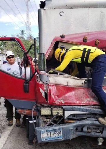 Accidente en carretera a Comalapa deja varios heridos y genera fuerte congestión vehicular