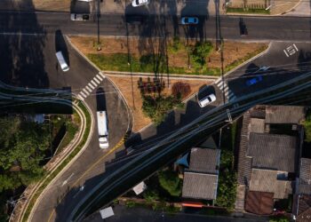 Nueva infraestructura incluye drenajes, aceras y señalización moderna en carretera al Puerto de La Libertad