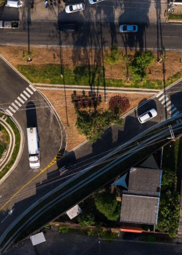 Nueva infraestructura incluye drenajes, aceras y señalización moderna en carretera al Puerto de La Libertad