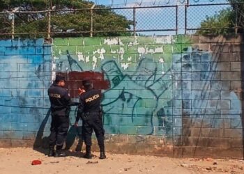 Eliminan grafitis de pandillas en Ahuachapán con jornada de limpieza