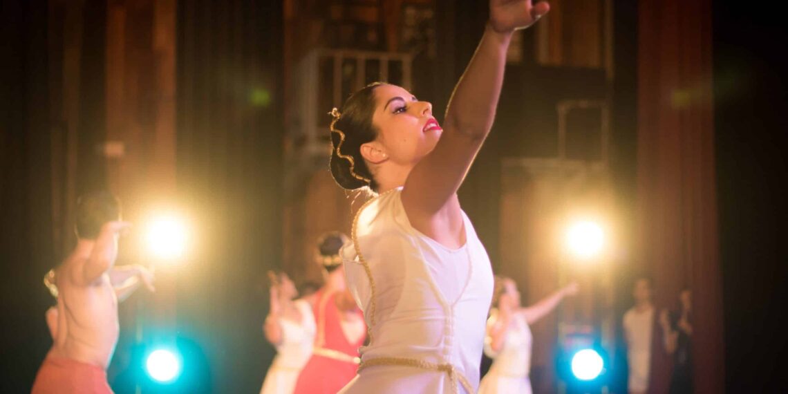 Gabriela de Bukele destaca la danza como escuela de disciplina y formación personal