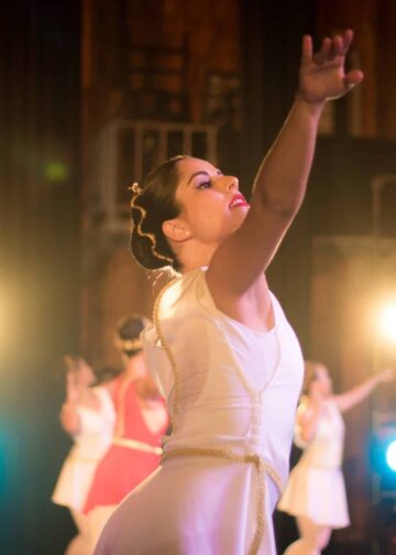 Gabriela de Bukele destaca la danza como escuela de disciplina y formación personal