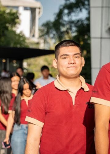 Jóvenes salvadoreños se congregan en San Salvador para dar un paso hacia su futuro universitario