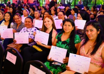 CONAMYPE y ISDEMU gradúan a más de 200 mujeres en el programa “Mujer Emprende”