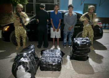 Fuerza Armada captura a tres sujetos con marihuana en paso fronterizo irregular de La Hachadura