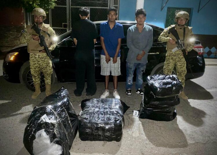 Fuerza Armada captura a tres sujetos con marihuana en paso fronterizo irregular de La Hachadura