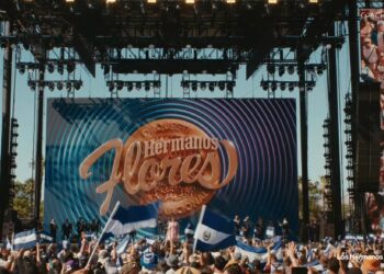 Hermanos Flores encienden COACHELLA y desatan fiesta salvadoreña