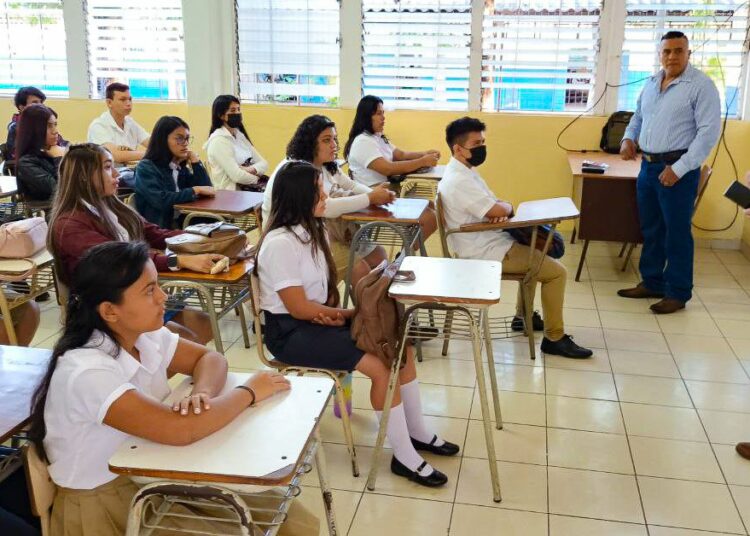 El Salvador lanza nuevas oportunidades de becas en el extranjero