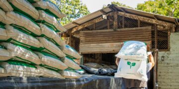 Productores reciben abono para prepararse para la siembra