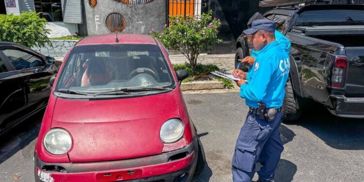 CAM y PNC verifican legalidad de talleres y comercios en Mejicanos