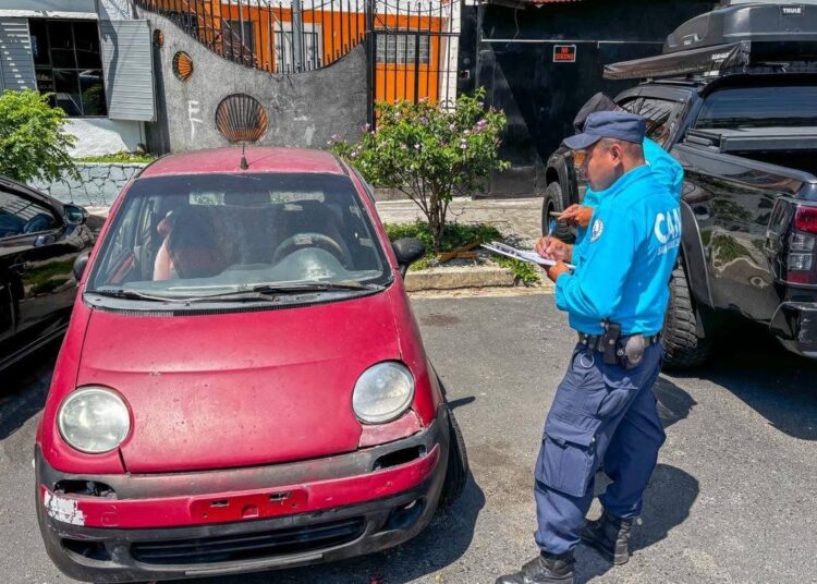 CAM y PNC verifican legalidad de talleres y comercios en Mejicanos