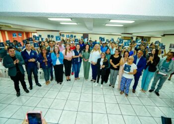 Entregan escrituras a familias de múltiples lotificaciones en el país