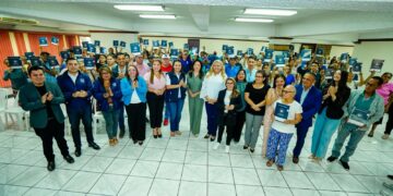 Entregan escrituras a familias de múltiples lotificaciones en el país