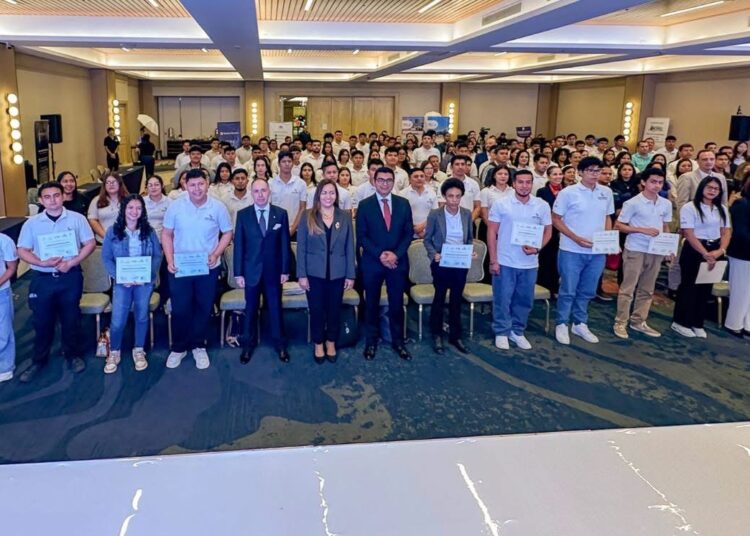 Jóvenes de cinco departamentos culminan formación técnica con apoyo de Italia