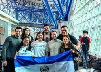 Nueve emprendedores salvadoreños partieron hacia Estados Unidos para participar en programa de mentoría empresarial