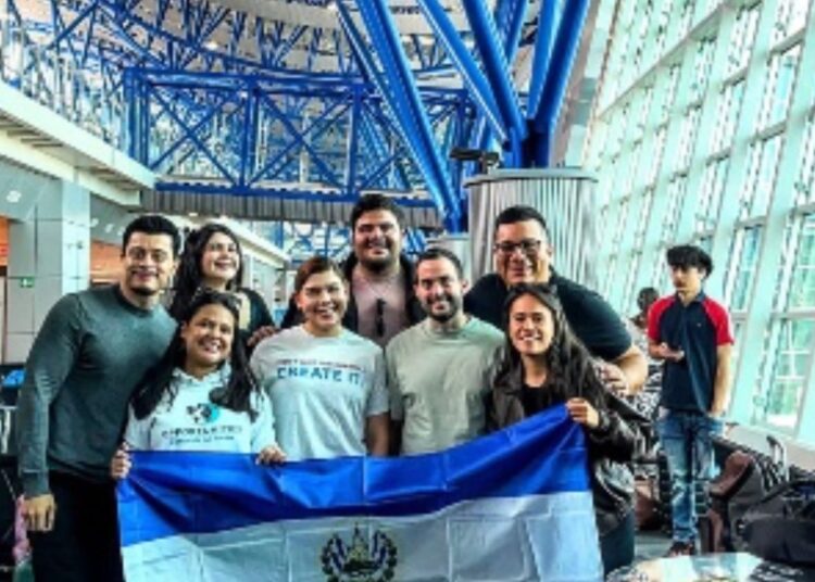 Nueve emprendedores salvadoreños partieron hacia Estados Unidos para participar en programa de mentoría empresarial