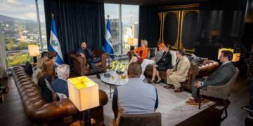 Wifredo Fernández resalta diálogo con Presidente Bukele sobre inteligencia artificial