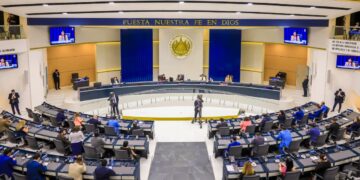 Gobierno impulsa reforma para representación de salvadoreños en el exterior en La Asamblea Legislativa