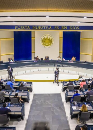 Gobierno impulsa reforma para representación de salvadoreños en el exterior en La Asamblea Legislativa