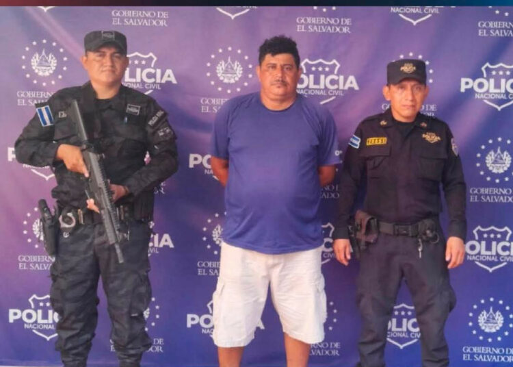 Hombre es detenido tras amenazar con un corvo a una mujer en La Libertad Costa