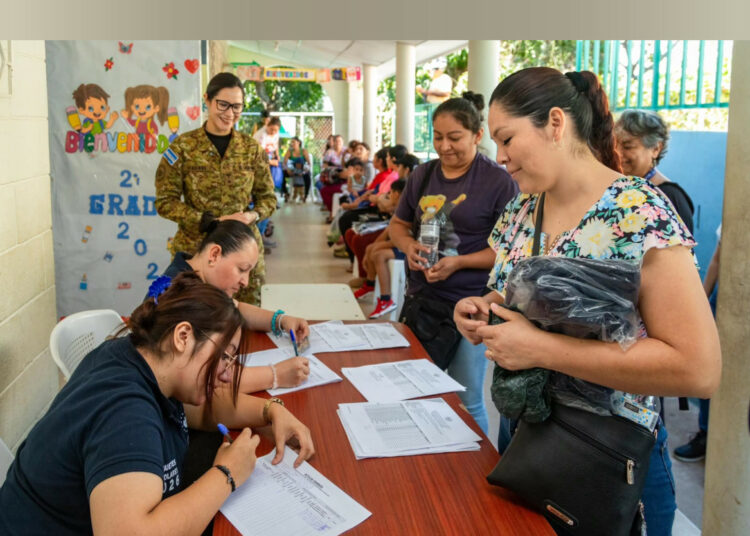 Educación avanza en corrección de tallas y entrega de insumos en paquetes escolares a nivel nacional