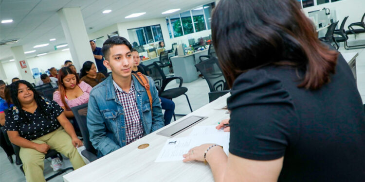 Oportunidades laborales para todos: lunes de empleo abre nuevas plazas en todo el país