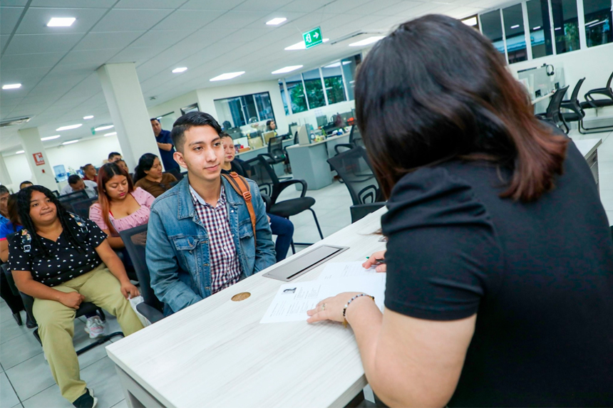 Oportunidades laborales para todos: lunes de empleo abre nuevas plazas en todo el país