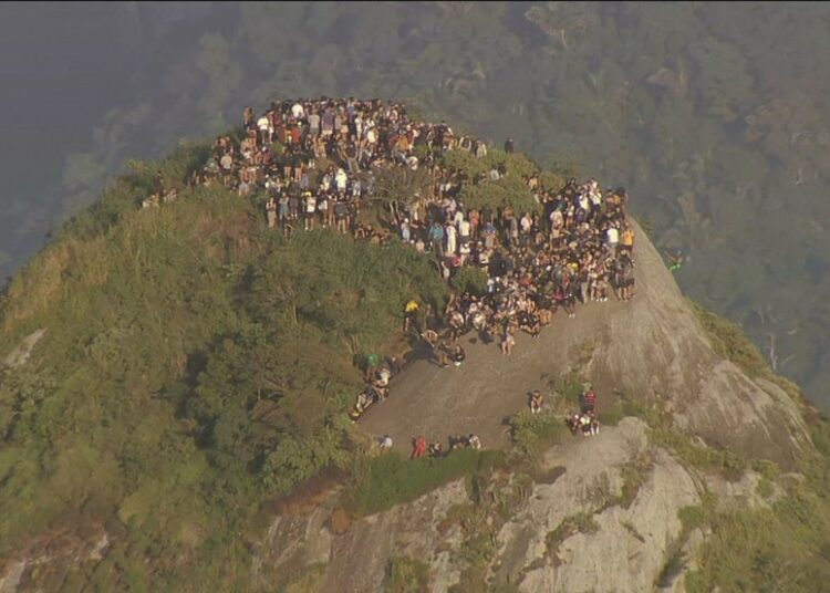 Turistas quedan varados en cerro de Río de Janeiro tras enfrentamiento armado entre policía y narcotraficantes