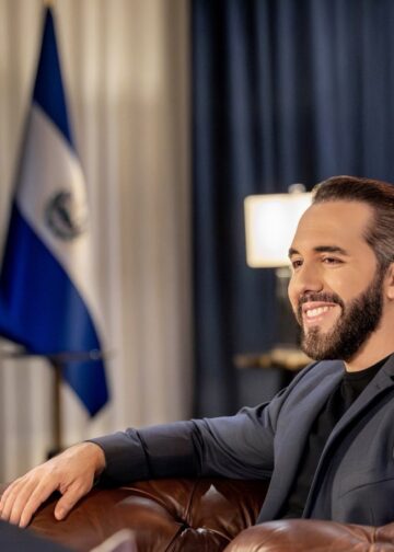 Latinus destaca reforma en El Salvador que habilita cadena perpetua para delitos graves cometidos por menores