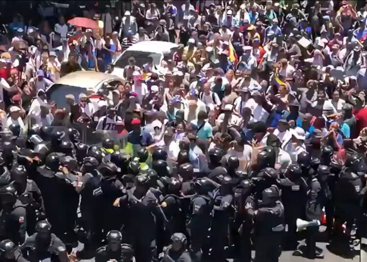 Salario mínimo en Venezuela, por debajo de un dólar mensual, impulsa protestas de trabajadores