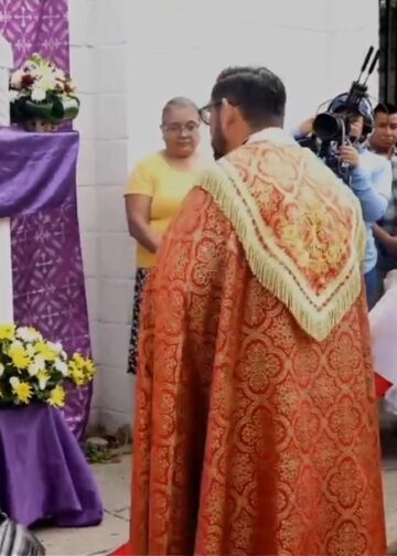 Feligreses conmemoran el Viernes Santo con multitudinario viacrucis en el Centro Histórico de San Salvador